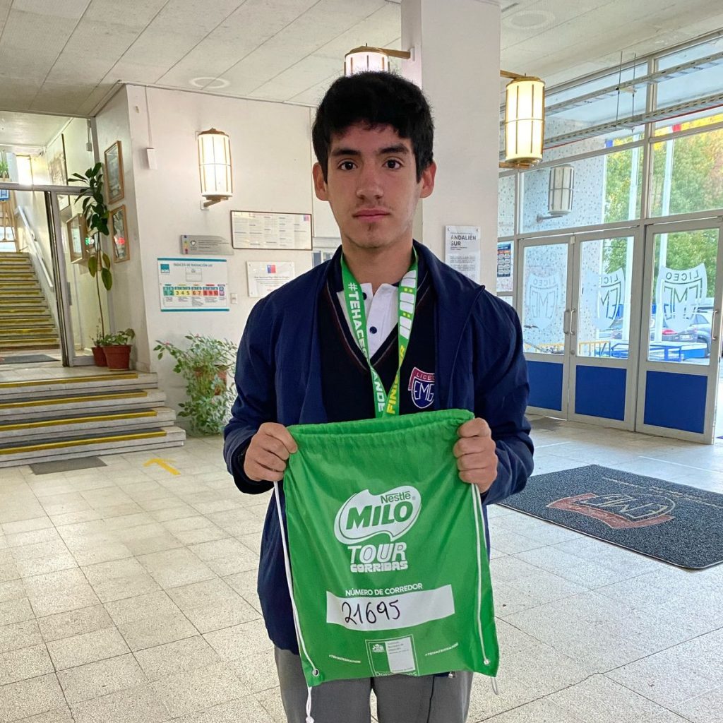 Estudiante participa en Corrida Milo 2025