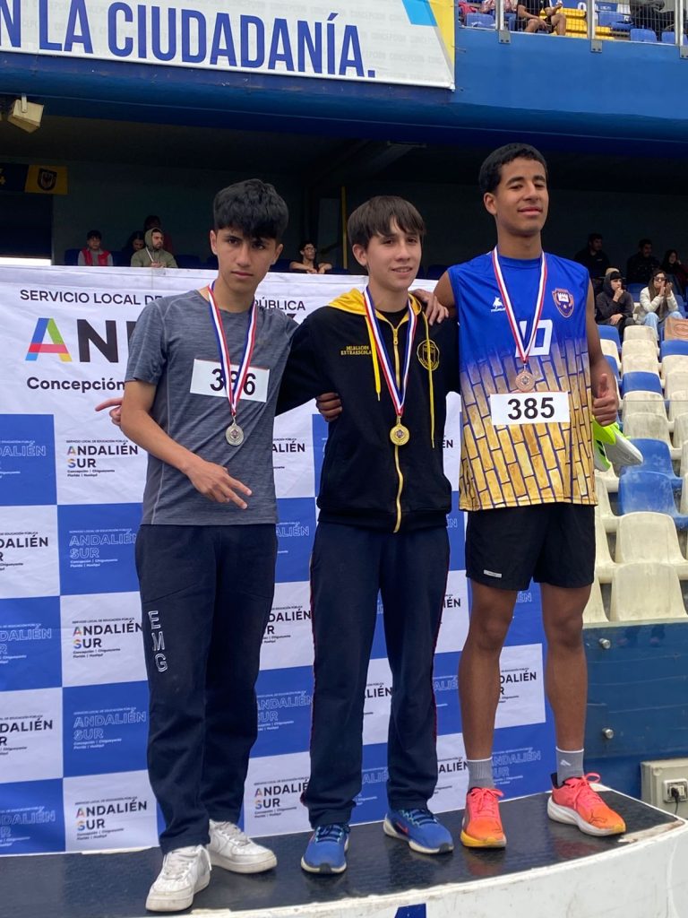 Estudiante obtiene 2° Lugar en Atletismo