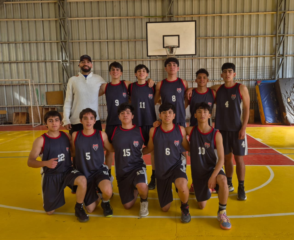 ¡Tremendo partido y gran victoria del equipo de Básquetbol!